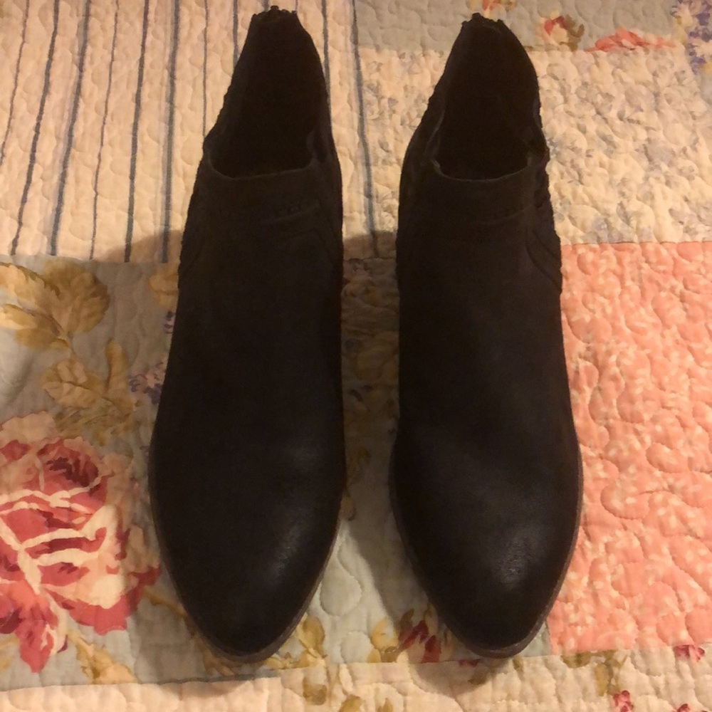 Fergalicious black ankle boots. Zip up back. Size 9.5 only worn 1 time! - Picture 4 of 4